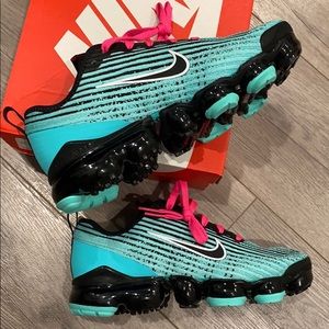 NIB Nike Air Vapormax Flyknit 3 Sneakers /Boys 4.5
